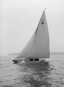 The 6 Metre yacht Peterkin 1914. Creator: Kirk & Sons of Cowes