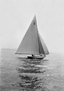 The 6 Metre yacht Peterkin 1914. Creator: Kirk & Sons of Cowes
