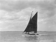 The 6 ton ketch Shona under sail, 1921. Creator: Kirk & Sons of Cowes