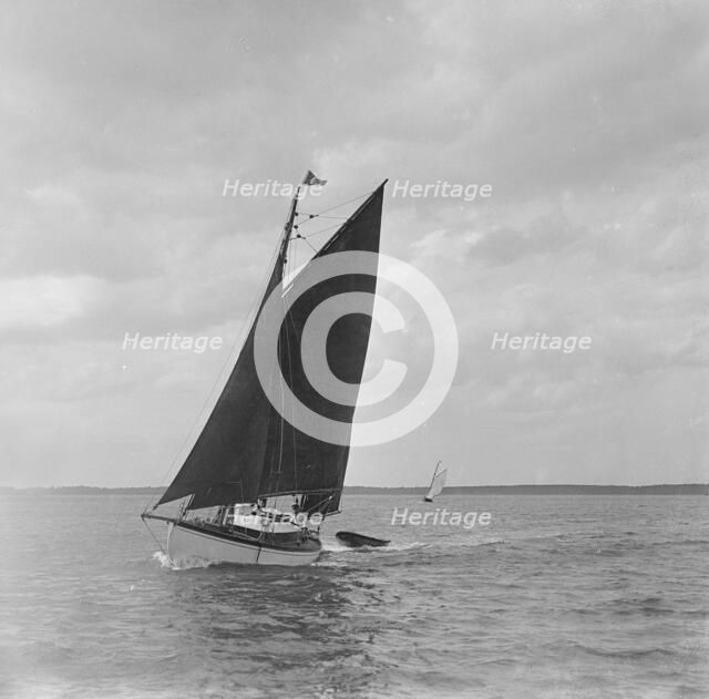 The 6 ton ketch 'Shona' under sail, 1921. Creator: Kirk & Sons of Cowes.