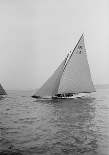 The 7 Metre Ancora (K3) sailing close-hauled, 1913. Creator: Kirk & Sons of Cowes