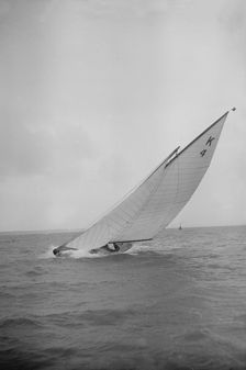The 7 Metre Anitra (K4) heeling in strong wind, 1912. Creator: Kirk & Sons of Cowes