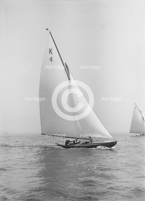 The 7 Metre 'Anitra' (K4) sailing close-hauled, 1912. Creator: Kirk & Sons of Cowes.