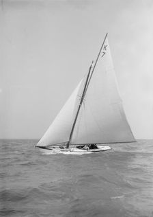 The 7 Metre Ginerva (K7) under sail, 1911. Creator: Kirk & Sons of Cowes