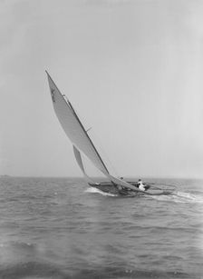 The 7 Metre Olympic class Quaker Girl 1911. Creator: Kirk & Sons of Cowes