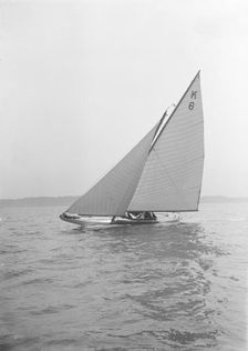 The 7 Metre Olympic class Quaker Girl 1913. Creator: Kirk & Sons of Cowes