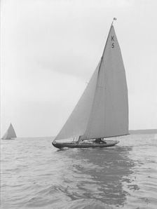 The 7 Metre yacht Strathendrick (K5), 1914. Creator: Kirk & Sons of Cowes