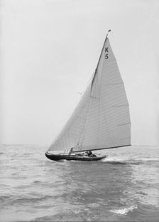 The 7 Metre yacht Strathendrick (K5), 1914. Creator: Kirk & Sons of Cowes