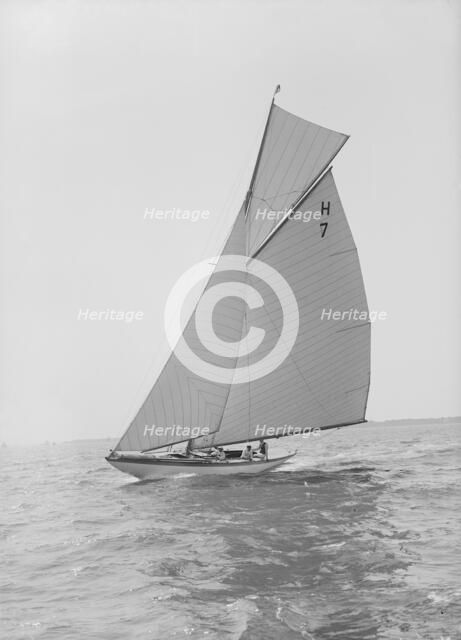 The 8 Metre 'Garraveen' (H7), 1914. Creator: Kirk & Sons of Cowes.