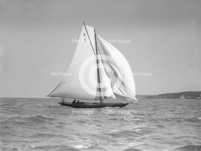 The 8 Metre 'Endrick', 1911. Creator: Kirk & Sons of Cowes.