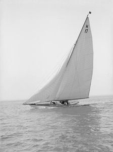 The 8 Metre Ierne (H17) sailing close-hauled, 1914. Creator: Kirk & Sons of Cowes