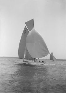 The 8 Metre Ierne running down wind under spinnaker, 1913. Creator: Kirk & Sons of Cowes