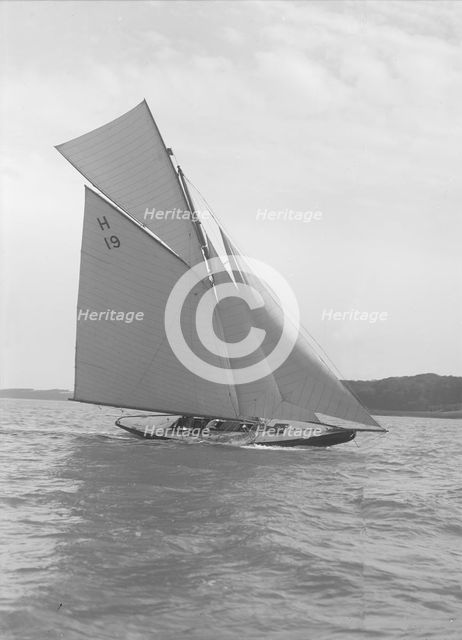 The 8 Metre sailing yacht 'Antwerpia' (H19), 1911. Creator: Kirk & Sons of Cowes.