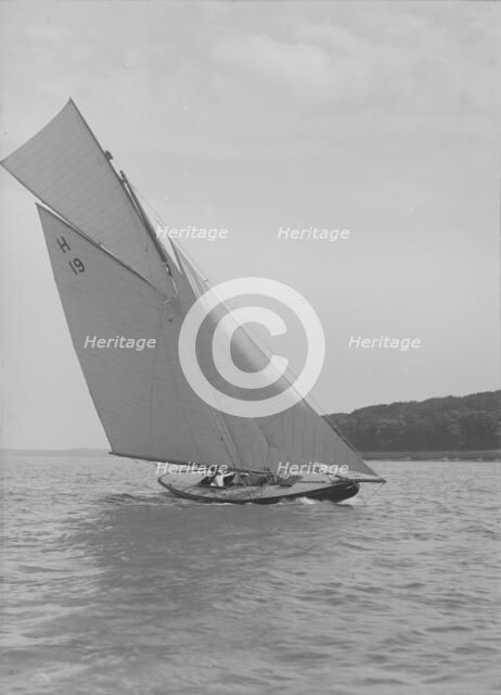 The 8 Metre sailing yacht 'Antwerpia' (H19), 1911. Creator: Kirk & Sons of Cowes.