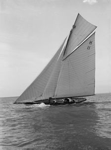 The 8 Metre Ventana (H11) sailing close-hauled, 1914. Creator: Kirk & Sons of Cowes