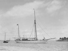 The 90 ft Quo Vadis at anchor, 1911. Creator: Kirk & Sons of Cowes
