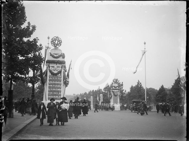 The Mall, City of Westminster, London, 1919. Creator: Katherine Jean Macfee.
