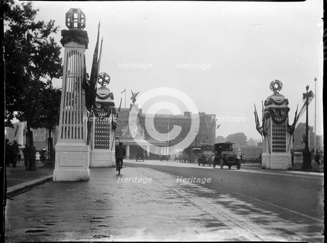 The Mall, City of Westminster, London, 1919. Creator: Katherine Jean Macfee.
