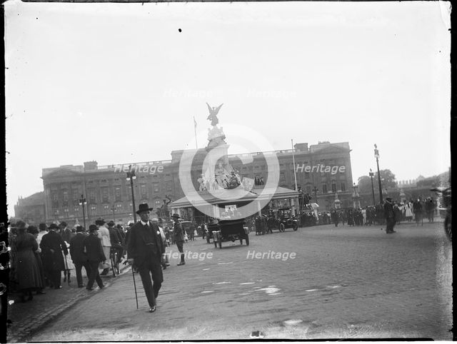 The Mall, City of Westminster, London, 1919. Creator: Katherine Jean Macfee.