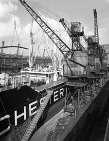 The Manchester Renown being loaded with steel for export, Manchester, 1964. Artist: Michael Walters