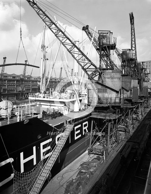 The 'Manchester Renown' being loaded with steel for export, Manchester, 1964.  Creator: Michael Walters.