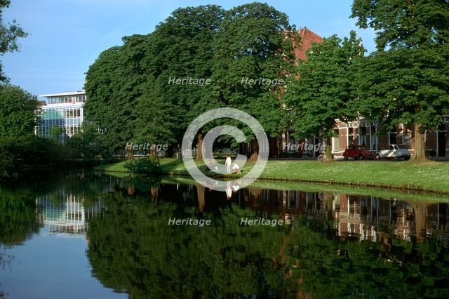 The moat of the old city of Leiden.