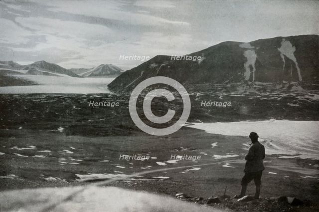 'The Mouth of Dry Valley, Showing The Commonwealth Glacier', 1912, (1913).  Artist: Frank Debenham.