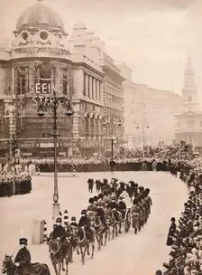 The moving simplicity of King George's last journey through London 1936