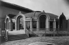 The New Theatre, N.Y.C.: Roof garden and terrace, c1909. Creator: Unknown