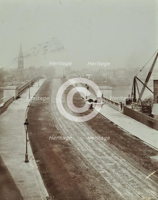 The New Vauxhall Bridge looking north towards Victoria, London, 1906. Artist: Unknown.