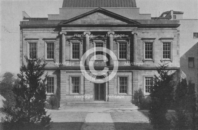 The new American Wing of the Metropolitan Museum, New York City, 1924. Artist: Unknown.