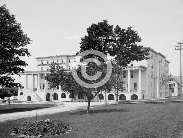 The New Arlington [hotel], Petoskey, between 1900 and 1906. Creator: Unknown.