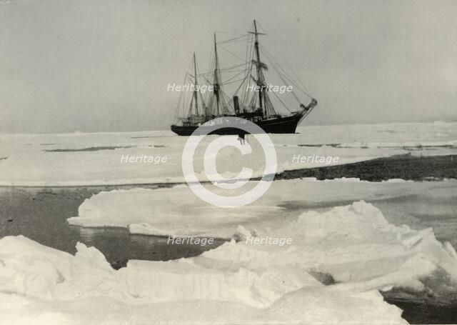 'The Nimrod Pushing Her Way Through More Open Pack', c1908, (1909). Artist: Unknown.