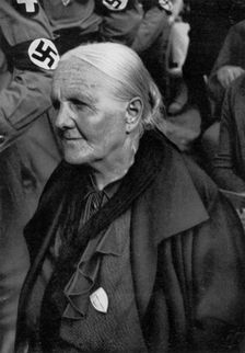 The old trust the Führer 1936