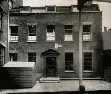 The Old Farm-House at Tottenham Court Road c1913