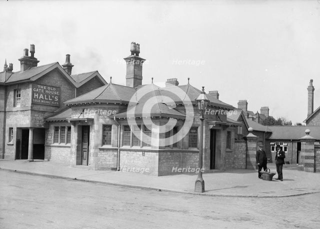 The Old Gate House Public House, Botley Road, Oxford, Oxfordshire, 1906 Artist: Henry Taunt