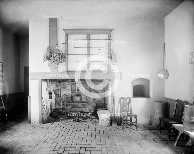 The Old kitchen fireplace, Mt. Vernon, Va., between 1900 and 1915. Creator: William H. Jackson.