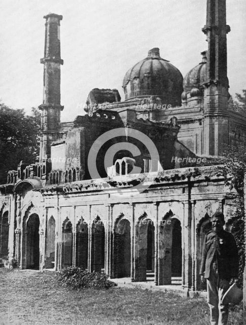 The old mosque at Lucknow, India, (c1920). Artist: Unknown