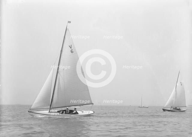 The One-Design Solent Sunbeams 'Dunn' and 'Clary' racing, 1925. Creator: Kirk & Sons of Cowes.