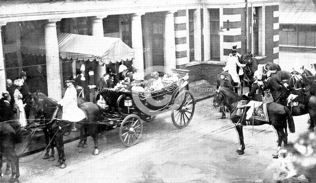 The opening of the new Manchester Royal Infirmary: the arrival of the King and Queen..., 1909.  Creators: Unknown, Topical Press Agency.