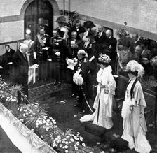The opening of the New Manchester Royal Infirmary: the King and Queen on the platform..., 1909. Creator: Warwick Brookes