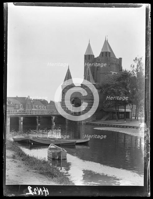 The Amsterdamse Poort, Haarlem, the Netherlands,  1906-1917. Creator: George Crombie.