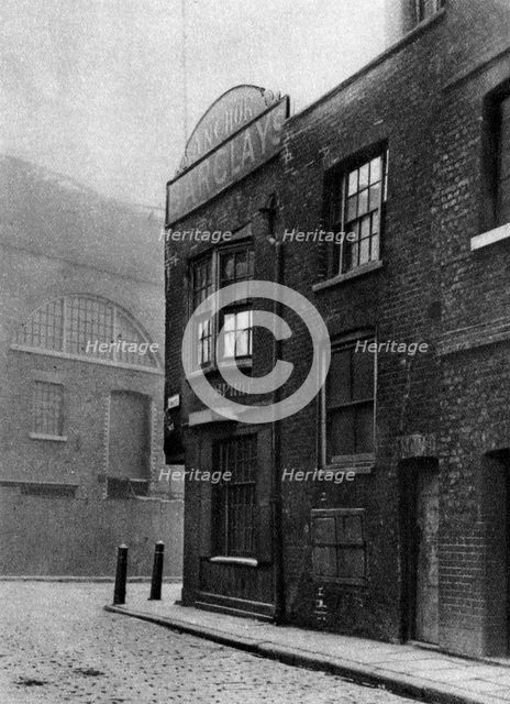 The 'Anchor' tavern at the corner of Bankend and Bankside, London, 1926-1927.Artist: Whiffin