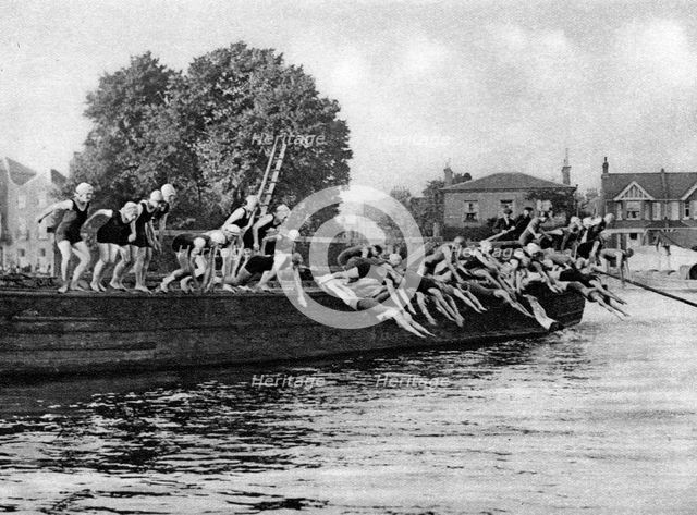 The annual Kew to Putney ladies' swimming race, London, 1926-1927. Artist: Unknown