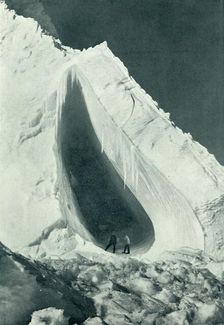The Arch Berg from Without c1910–1913, (1913). Artist: Herbert Ponting