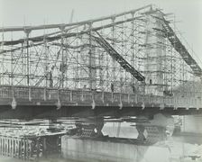 The building of the new Chelsea Bridge, London, 1937