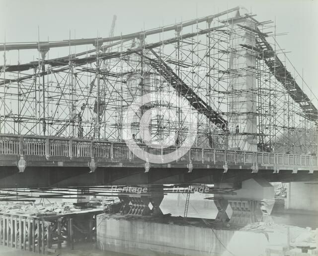 The building of the new Chelsea Bridge, London, 1937. Artist: Unknown.