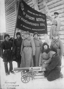 The banner of the Berdsk regional executive committee is held by the soldiers of the 3rd..., 1928. Creator: GP Putintsev