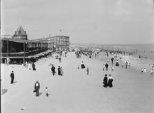 The Beach at Rockaway, N.Y., between 1900 and 1906. Creator: Unknown
