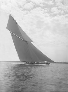The Big Class White Heather II heeling in a good wind, 1911. Creator: Kirk & Sons of Cowes